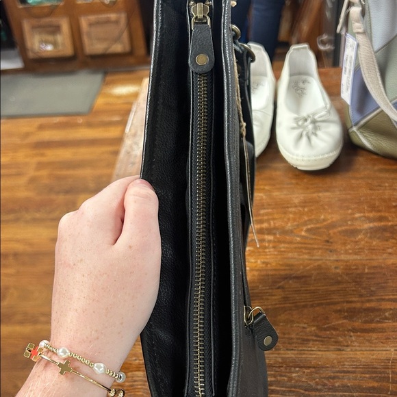 Stylish Black and White Cowhide Shoulder Bag - Sixtease - Picture 5 of 8